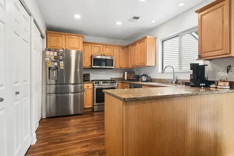 1181 Regent Drive Mundelein IL 60060