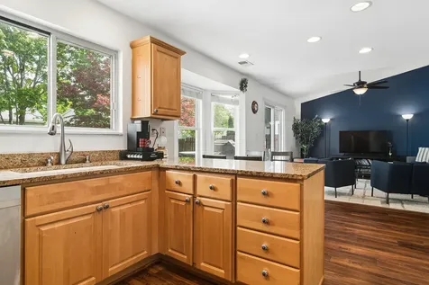 1181 Regent Drive Mundelein IL 60060