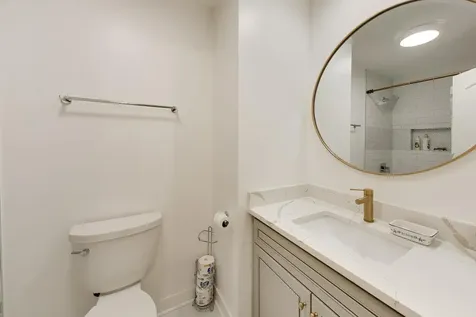 26 The Court Of Island Point Northbrook IL 60062