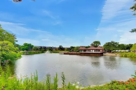 26 The Court Of Island Point Northbrook IL 60062