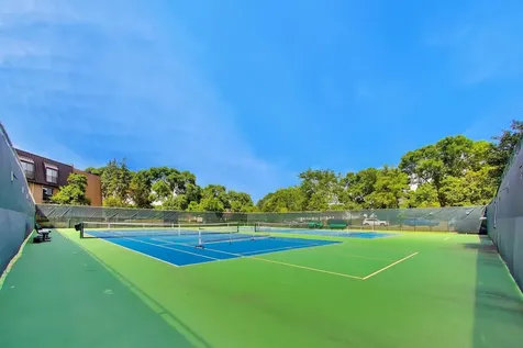 26 The Court Of Island Point Northbrook IL 60062