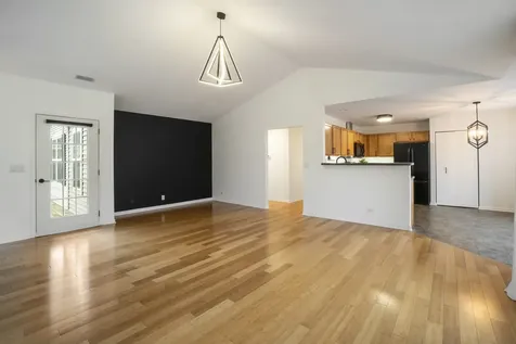 609 Arbor Circle Lakemoor IL 60051