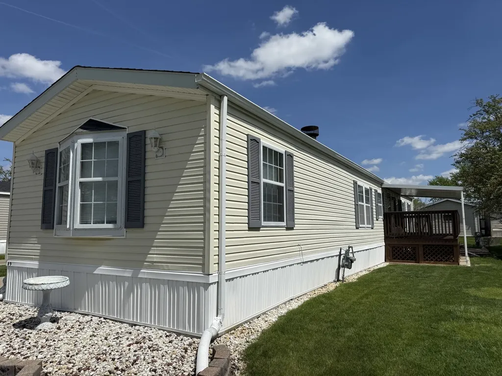69 Meadowlark Lane Beecher IL 60401