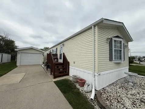 69 Meadowlark Lane Beecher IL 60401