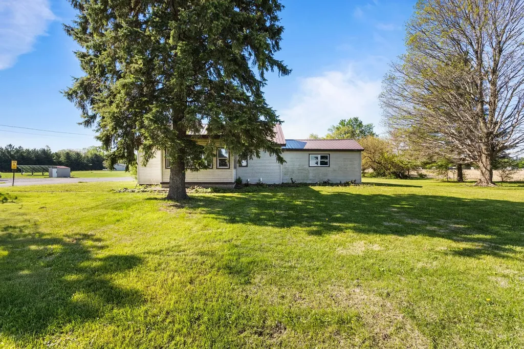 9032 Us Route 150 Oakwood IL 61858