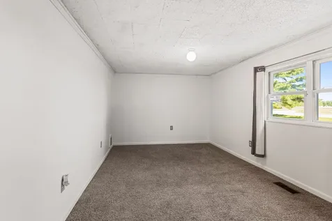 9032 Us Route 150 Oakwood IL 61858