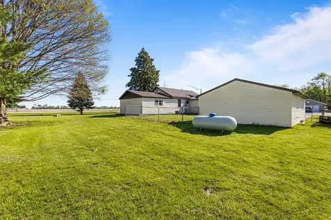9032 Us Route 150 Oakwood IL 61858