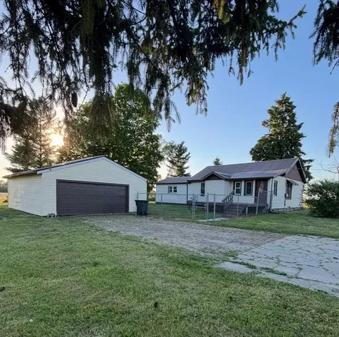 9032 Us Route 150 Oakwood IL 61858