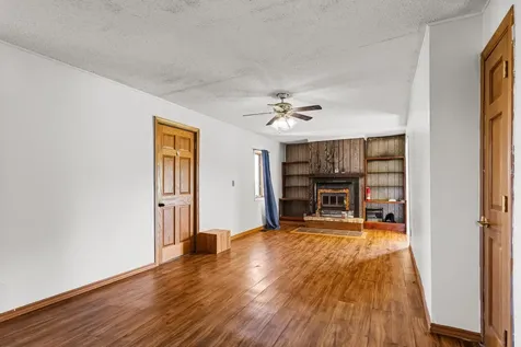 9032 Us Route 150 Oakwood IL 61858