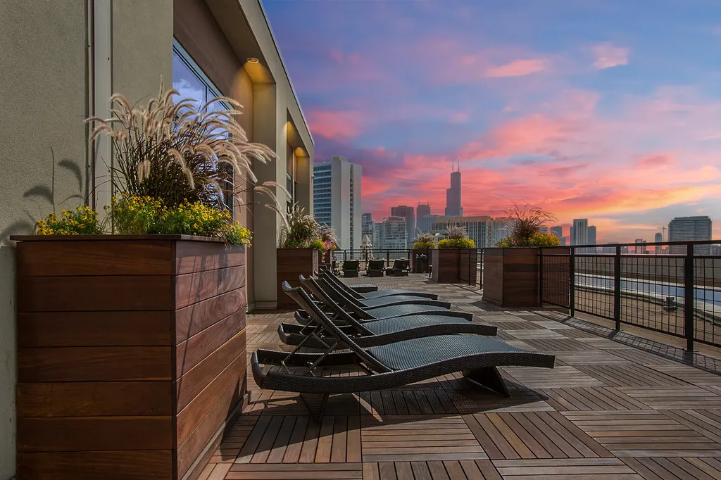 900 North Kingsbury Street Chicago IL 60610