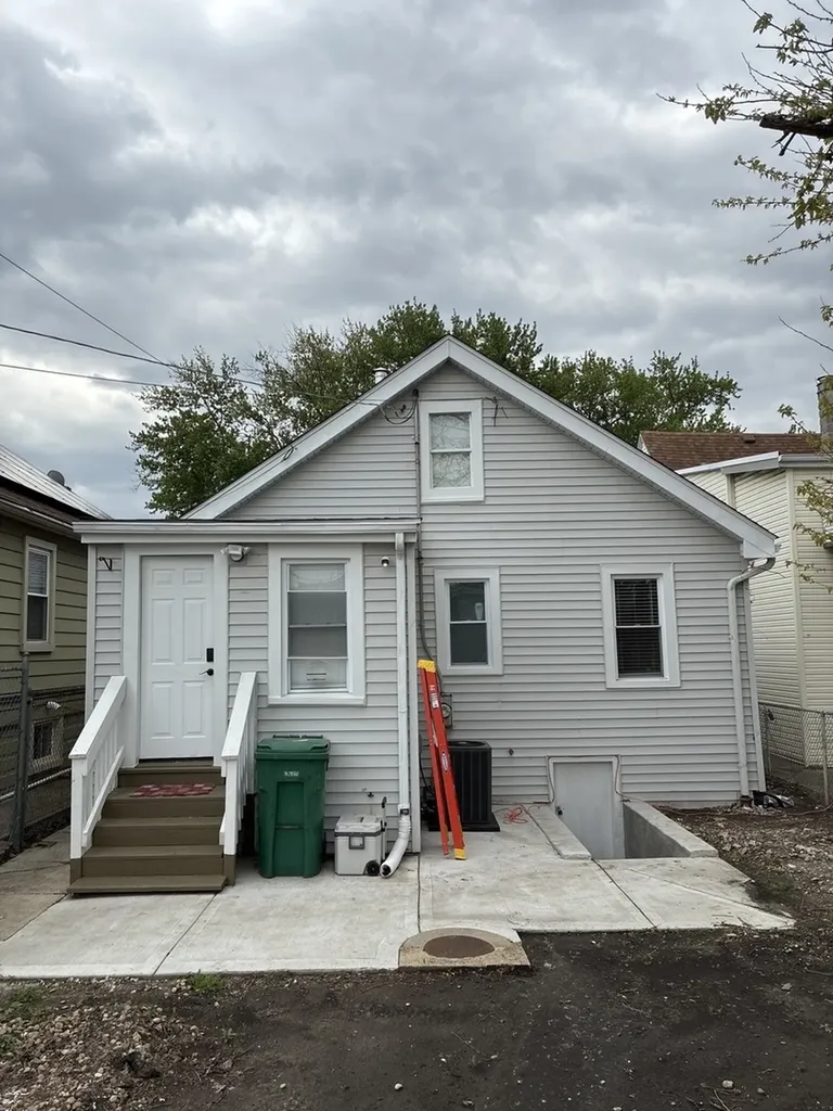 5230 West 51st Street Chicago IL 60638