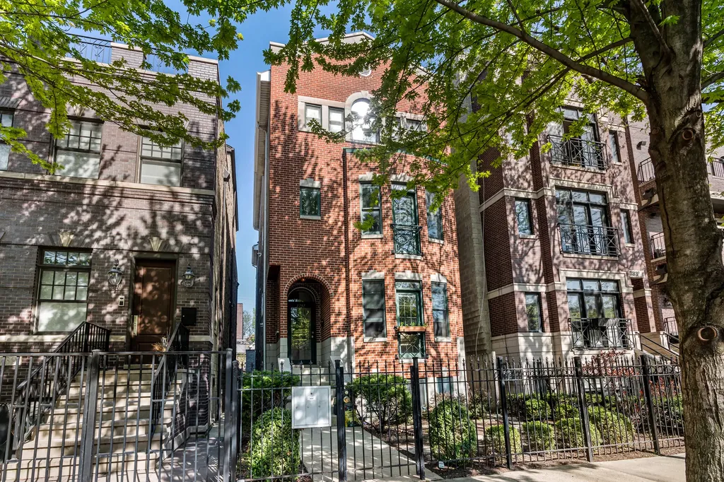 2737 North Southport Avenue Chicago IL 60614