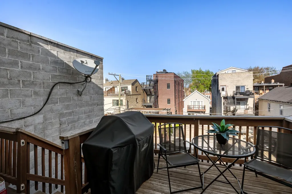 2737 North Southport Avenue Chicago IL 60614