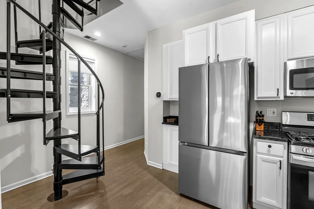 2737 North Southport Avenue Chicago IL 60614