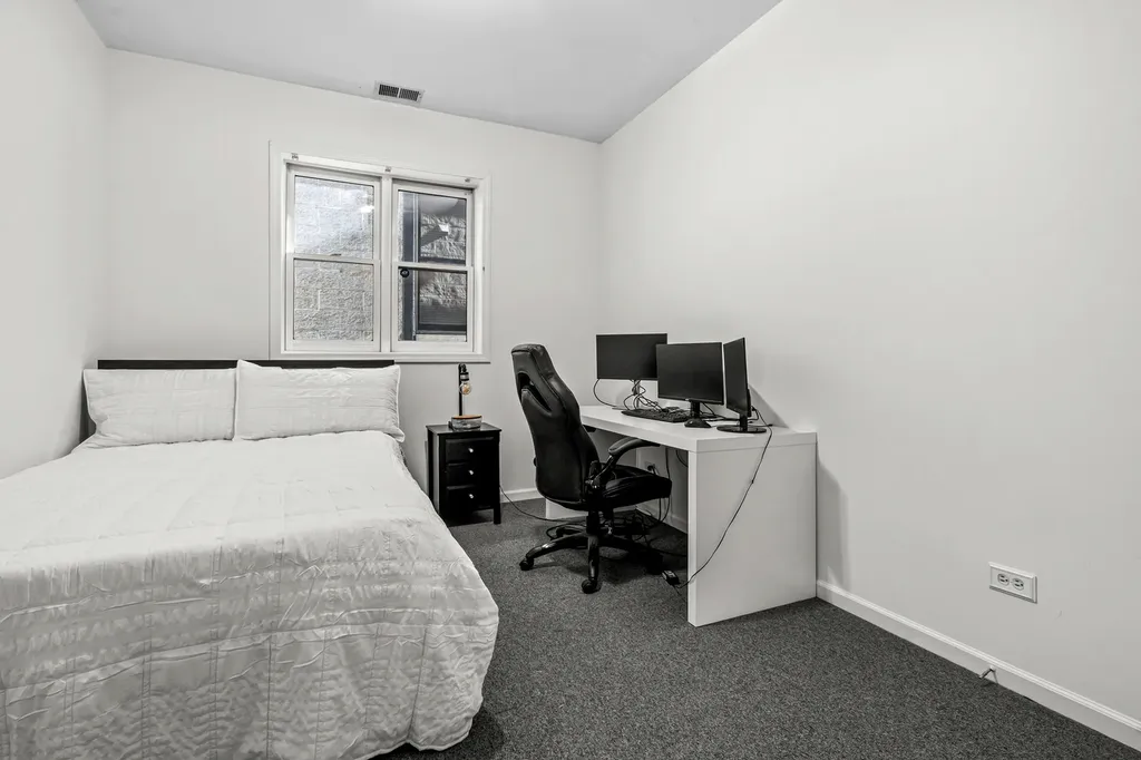 2737 North Southport Avenue Chicago IL 60614