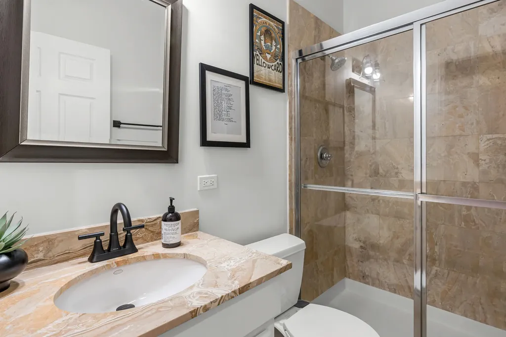 2737 North Southport Avenue Chicago IL 60614