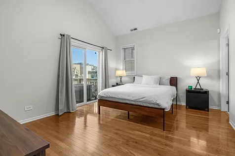 2737 North Southport Avenue Chicago IL 60614