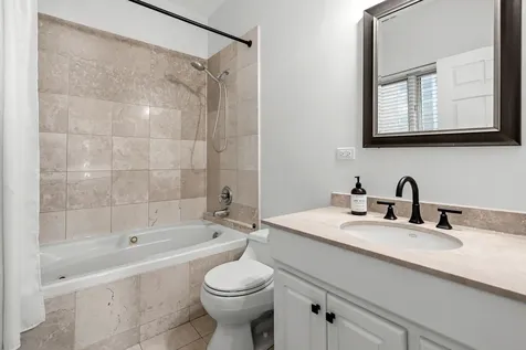2737 North Southport Avenue Chicago IL 60614