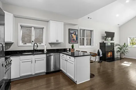 2737 North Southport Avenue Chicago IL 60614