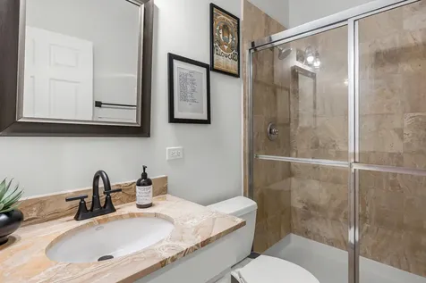2737 North Southport Avenue Chicago IL 60614