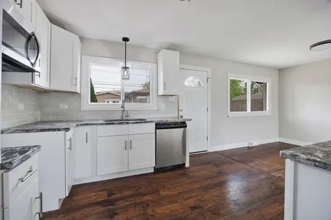 90 Peyton Drive Chicago Heights IL 60411