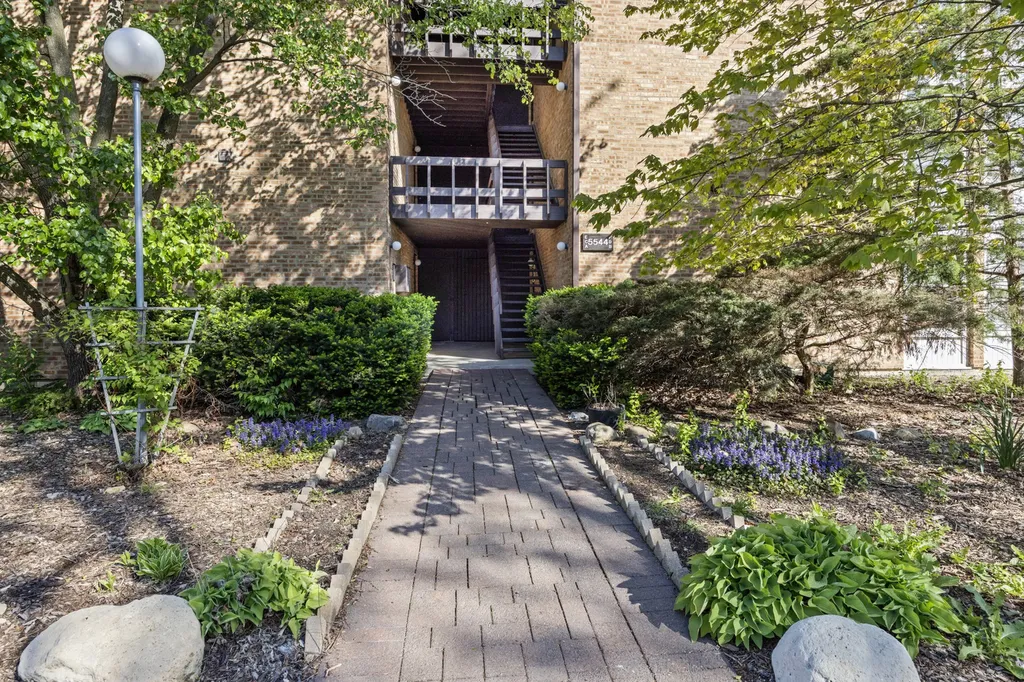 5544 E Lake Drive Lisle IL 60532