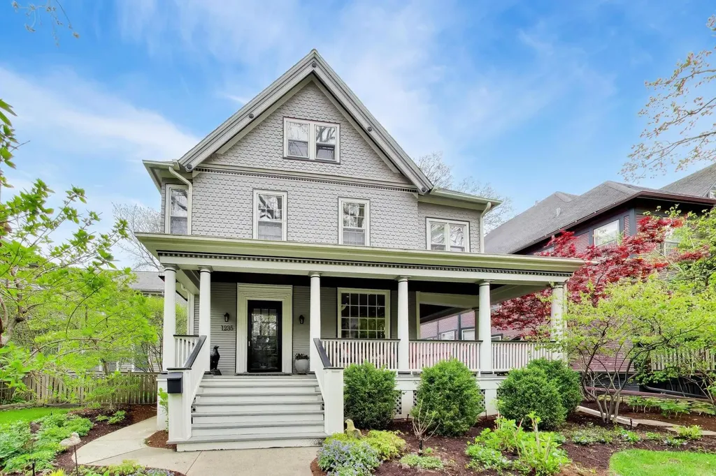 1235 Maple Avenue Evanston IL 60202