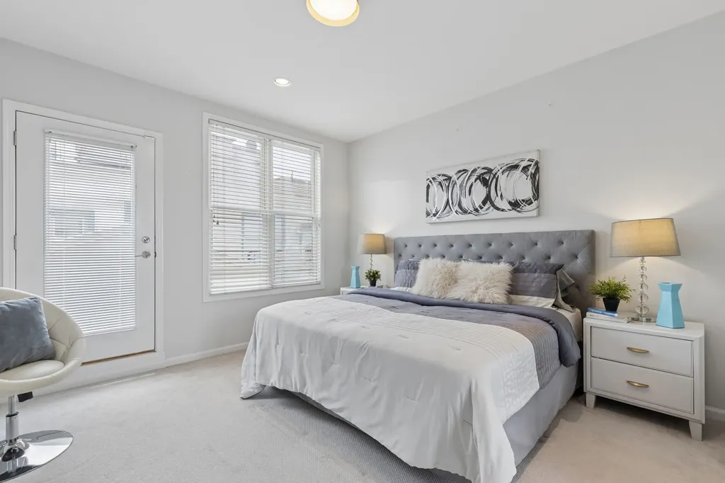 2840 North Lincoln Avenue Chicago IL 60657