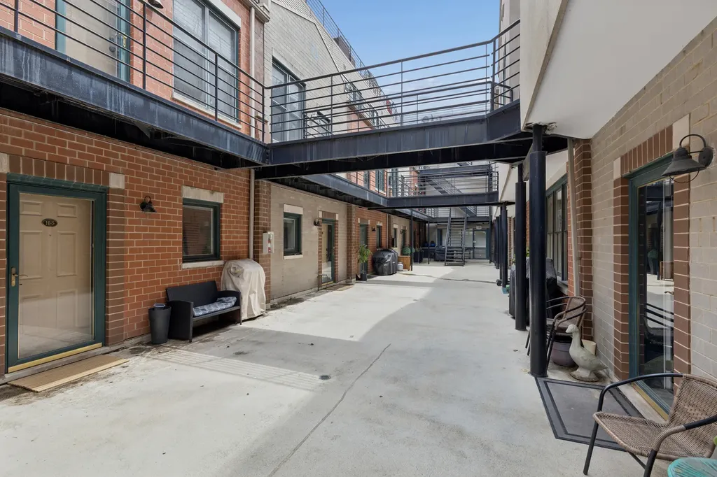 2840 North Lincoln Avenue Chicago IL 60657