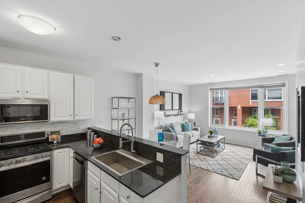 2840 North Lincoln Avenue Chicago IL 60657