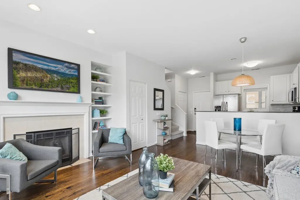 2840 North Lincoln Avenue Chicago IL 60657