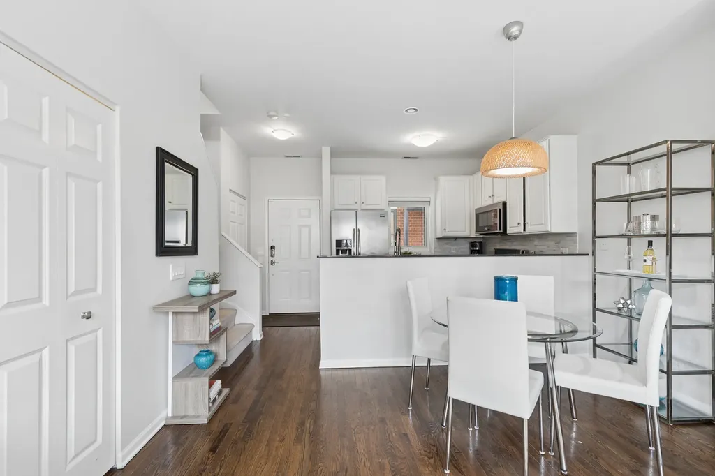 2840 North Lincoln Avenue Chicago IL 60657