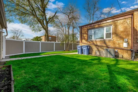 1693 Linden Street Des Plaines IL 60018
