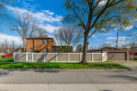 1693 Linden Street Des Plaines IL 60018