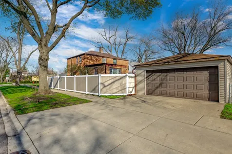 1693 Linden Street Des Plaines IL 60018