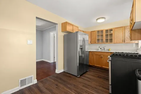 1693 Linden Street Des Plaines IL 60018