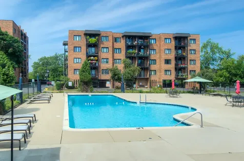 9396 Landings Lane Des Plaines IL 60016