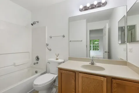 1901 Freedom Court Zion IL 60099