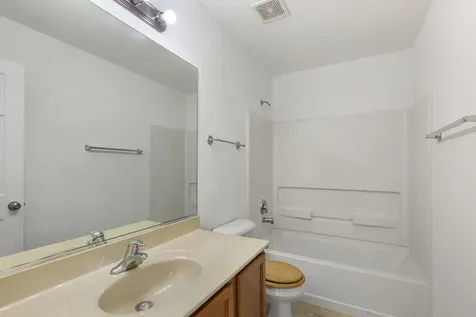 1901 Freedom Court Zion IL 60099