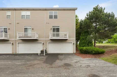 1901 Freedom Court Zion IL 60099