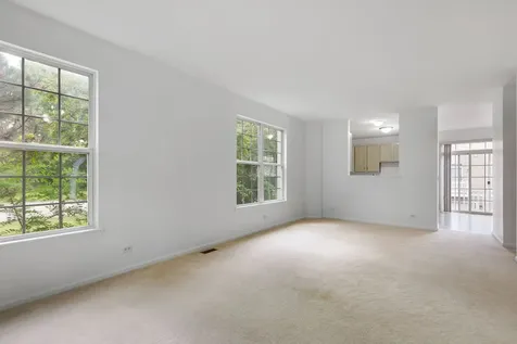 1901 Freedom Court Zion IL 60099
