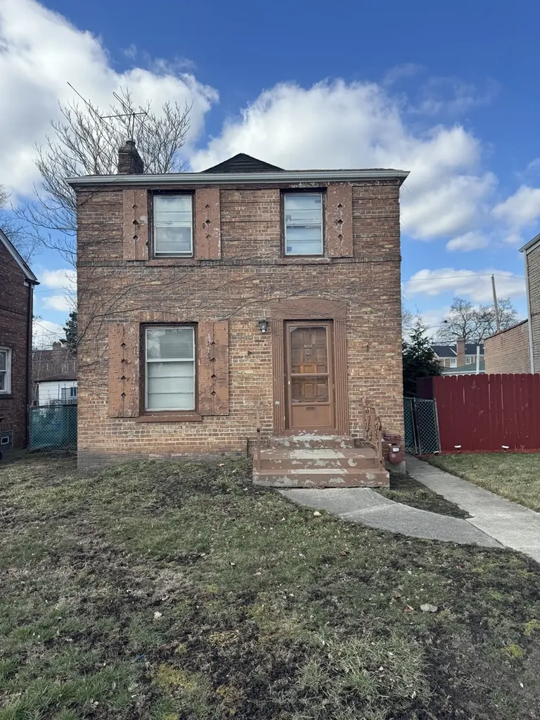 9122 South La Salle Street Chicago IL 60620