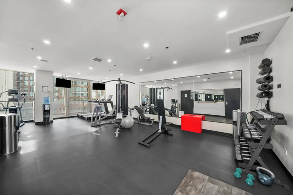 653 North Kingsbury Street Chicago IL 60654