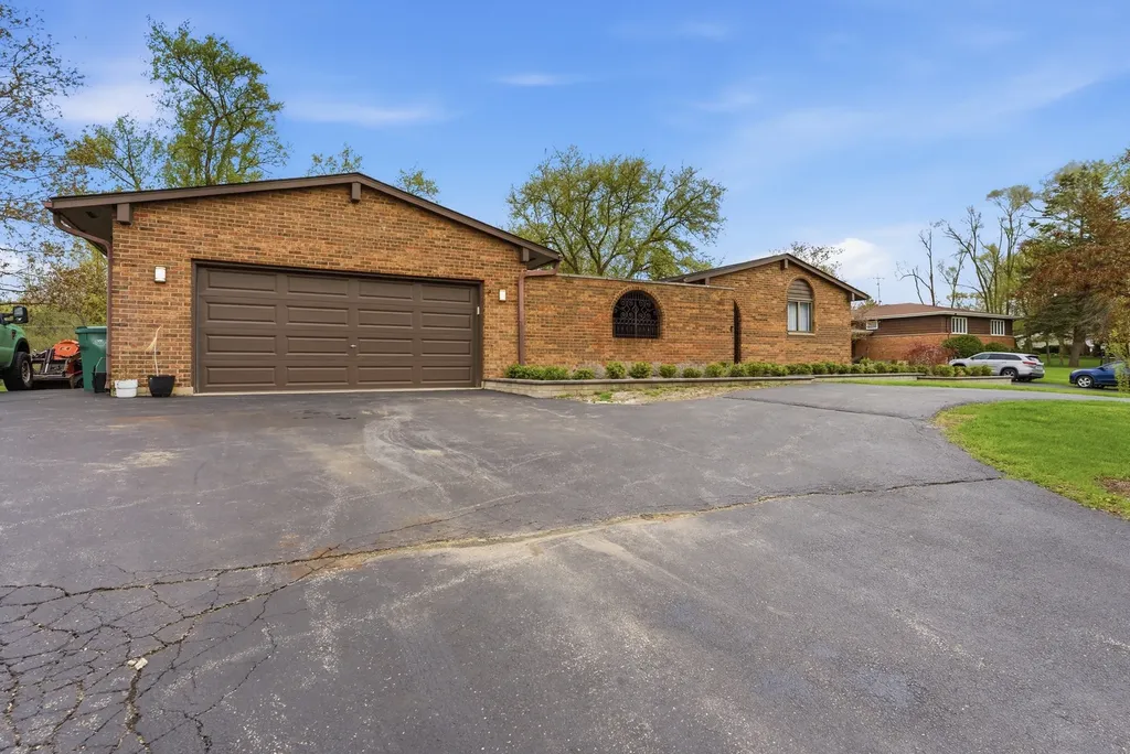 24262 West Rose Avenue Lake Zurich IL 60047