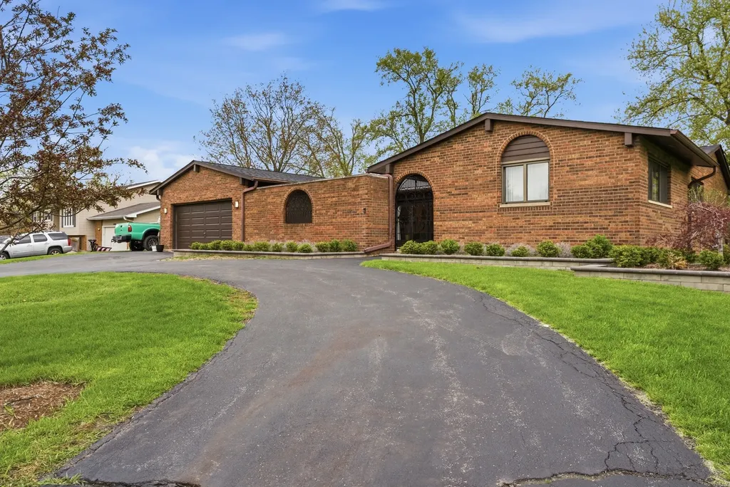 24262 West Rose Avenue Lake Zurich IL 60047