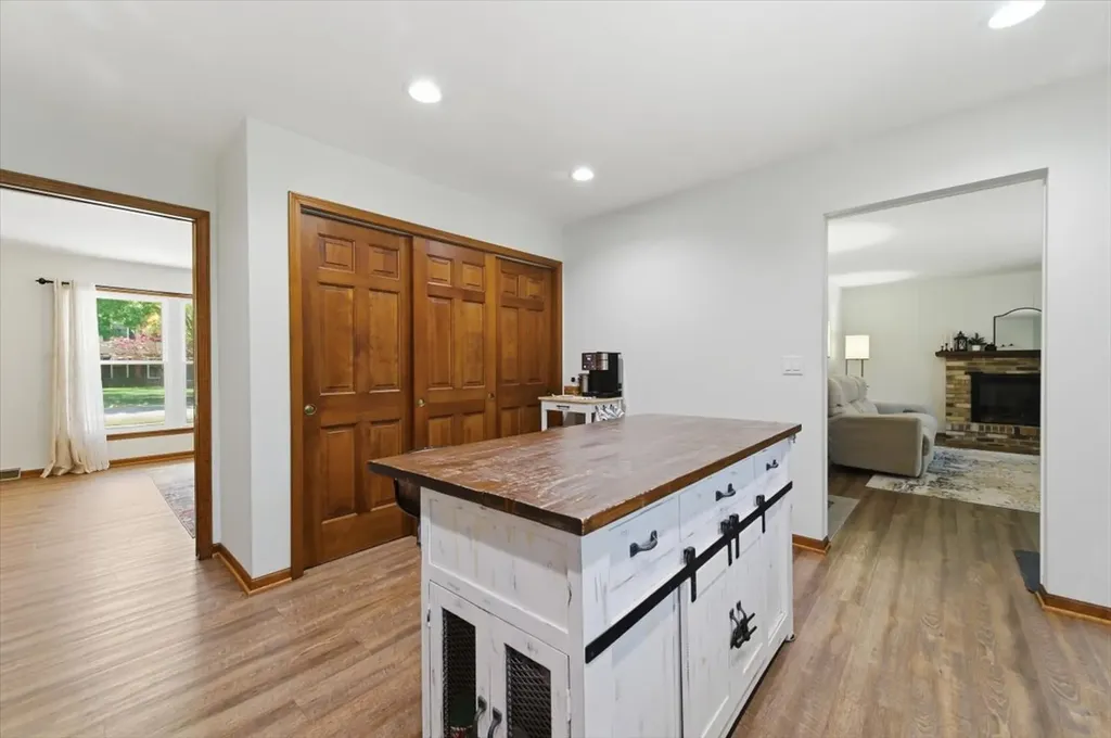 2357 Wyckwood Drive Aurora IL 60506