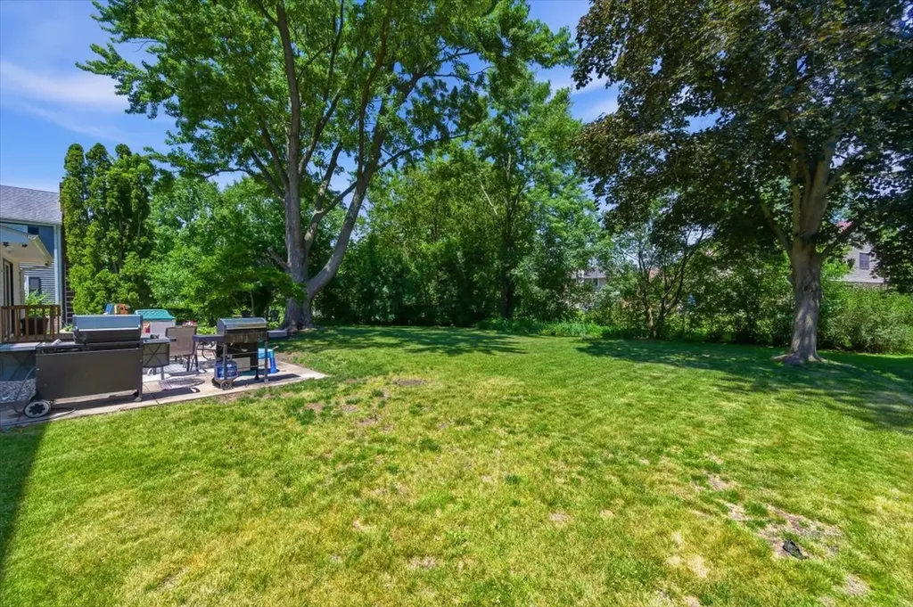 2357 Wyckwood Drive Aurora IL 60506