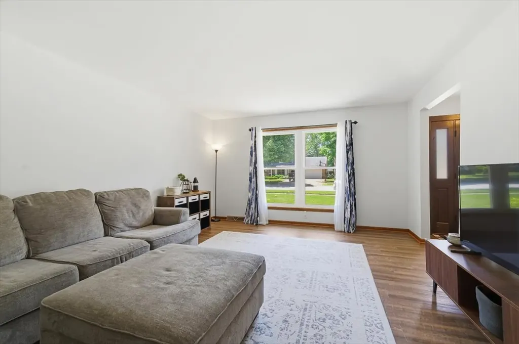 2357 Wyckwood Drive Aurora IL 60506