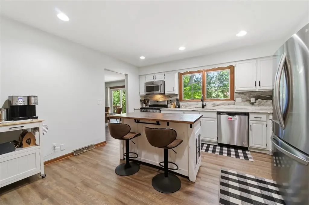 2357 Wyckwood Drive Aurora IL 60506