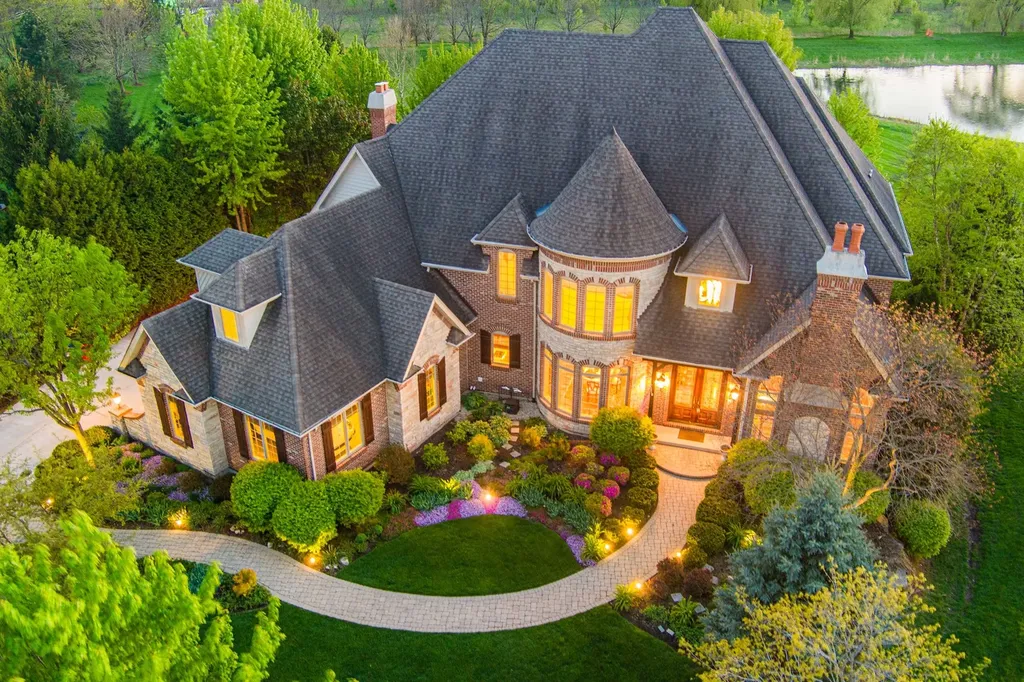 39W835 Goldenrod Drive St. Charles IL 60175